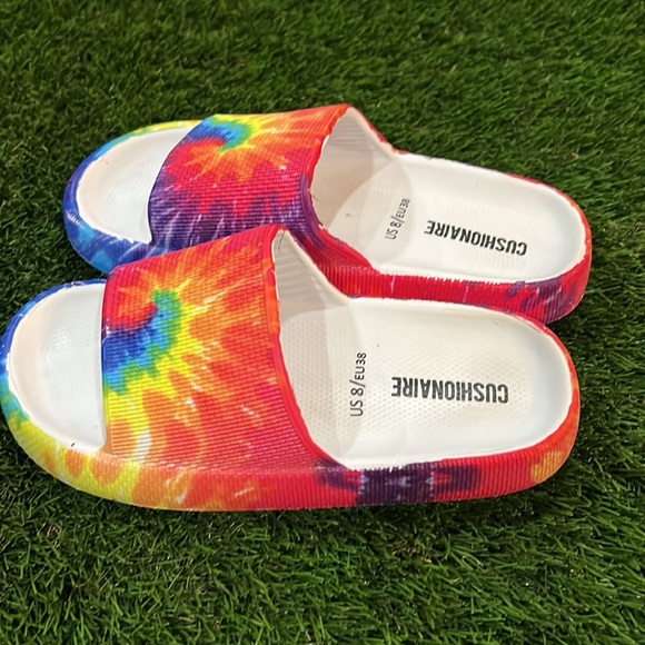 CUSHIONAIRE Women's Feather recovery slide sandals with +Comfort - Picture 2 of 4